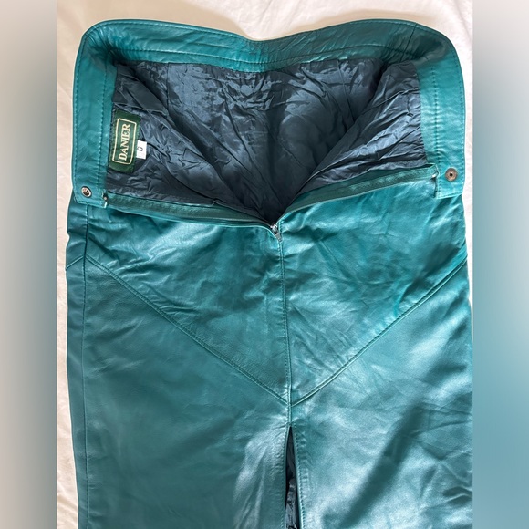 Vintage Danier - High-Waisted Two-Toned Green Genuine Leather Skirt - Size 6 - Picture 3 of 7